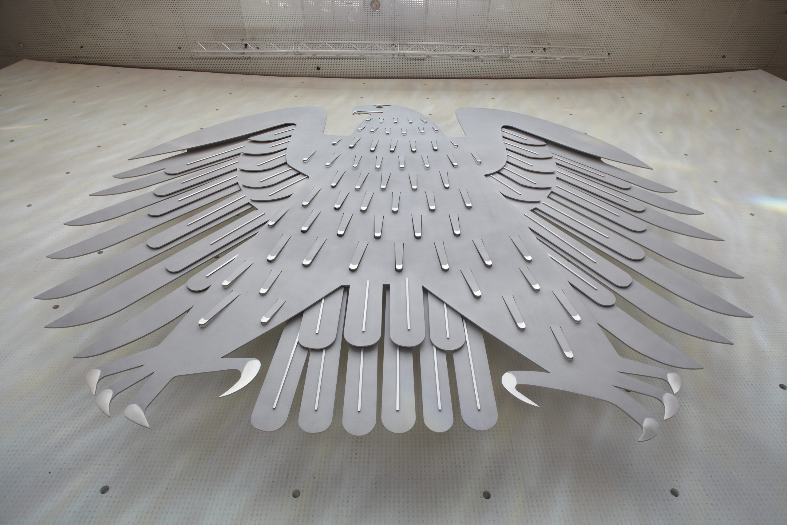 Der Bundesadler gefertigt von Fa. Trendelkamp im Plenarsaal in Bonn.