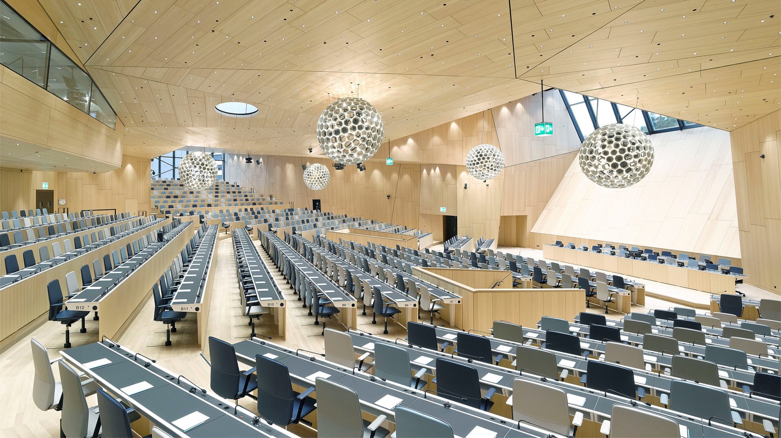 Konferenzraum OMPI Genf ausgestattet mit Stuhlführungen von Trendelkamp